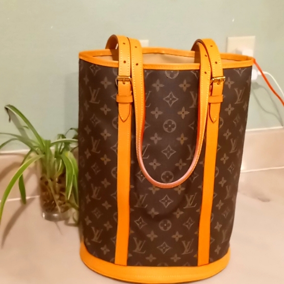 L  V bucket in excellent condition - Picture 1 of 10